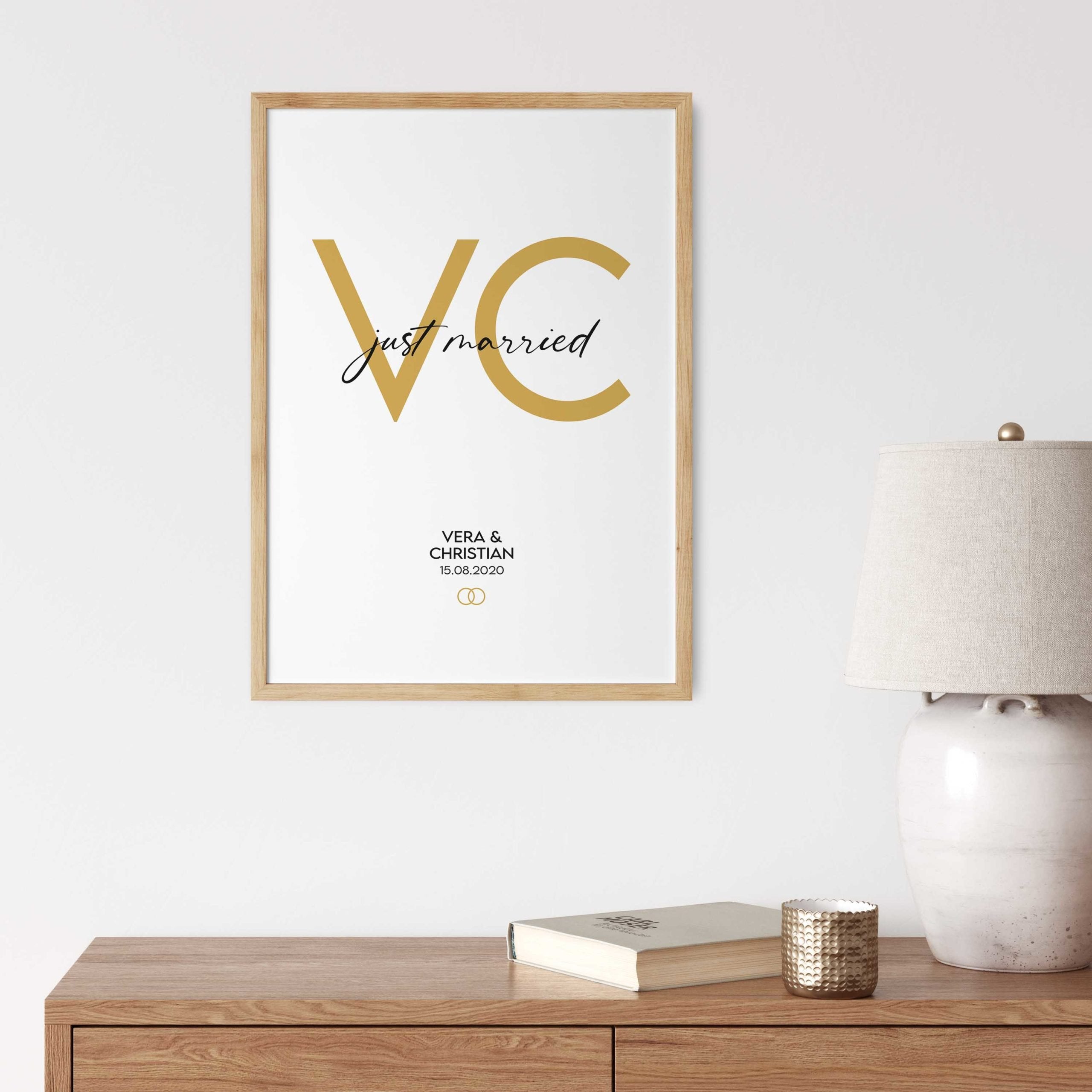 Hochzeitsposter just married mit Initialen